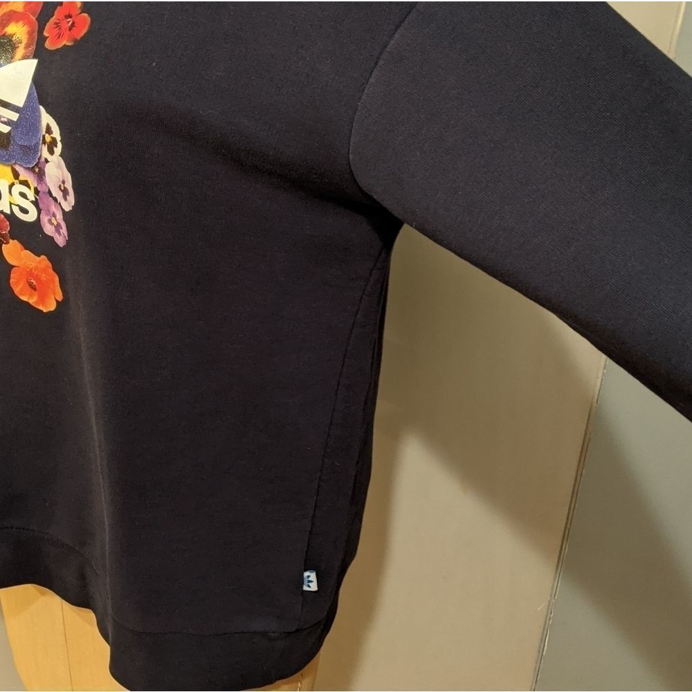 SOLD Adidas Sweatshirt - Picture 6 of 7